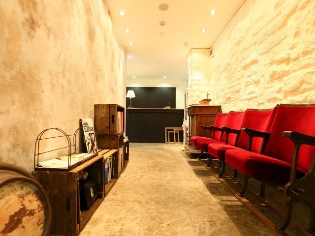 【心斎橋】《月給17万円〜》《基本夜レッスンなし》★フレックス制あり★2年以内のデビュー目指して、早くからカットをしっかり学べます！美容師としてゆとりを持ちながら、成長していきたい方にぴったりのサロンです♪「アンティーク調のオシャレなサロン“RITA Hairs（リタヘアーズ）”からアシスタント（美容師）の求人☆★