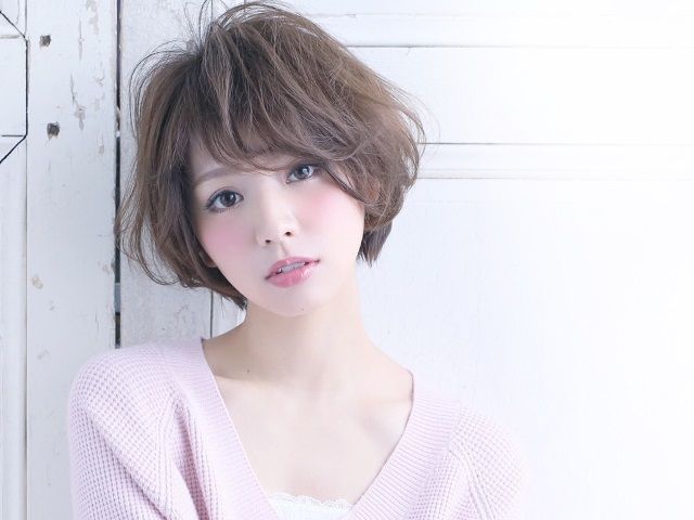 【心斎橋】《月給17万円〜》《基本夜レッスンなし》★フレックス制あり★2年以内のデビュー目指して、早くからカットをしっかり学べます！美容師としてゆとりを持ちながら、成長していきたい方にぴったりのサロンです♪「アンティーク調のオシャレなサロン“RITA Hairs（リタヘアーズ）”からアシスタント（美容師）の求人☆★