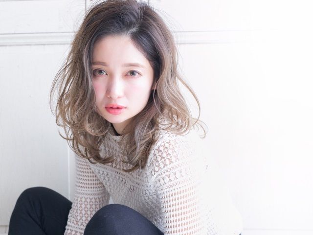 【心斎橋】《月給17万円〜》《基本夜レッスンなし》★フレックス制あり★2年以内のデビュー目指して、早くからカットをしっかり学べます！美容師としてゆとりを持ちながら、成長していきたい方にぴったりのサロンです♪「アンティーク調のオシャレなサロン“RITA Hairs（リタヘアーズ）”からアシスタント（美容師）の求人☆★