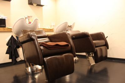 【阪急富田】産休後にも復帰できる職場を作っています♪自分のペースで技術を身に付け、デビューを目指しましょう！！ここで頑張れば、幅広い年齢層の方とのコミュニケーション力が身につくこと間違いナシ★g hair 阪急富田店 (グラムヘアーハンキュウトンダテン)からアシスタント(美容師)の求人☆★