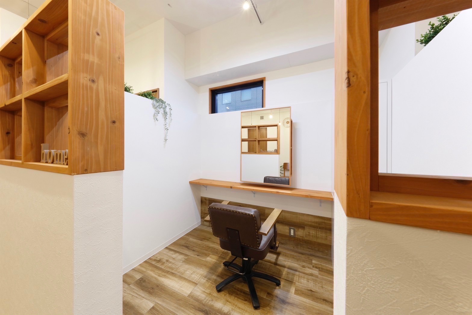 【福島】≪完全週休二日制≫フレキシブルな働き方の相談が可能です！新規やフリーのお客様は優先的に入客していただきます。スタイリストのみでマンツーマンでお客様に関われます。全席半個室サロン「home 〜le berceau〜（ホームルベルソ）」からスタイリスト（美容師）の求人☆☆