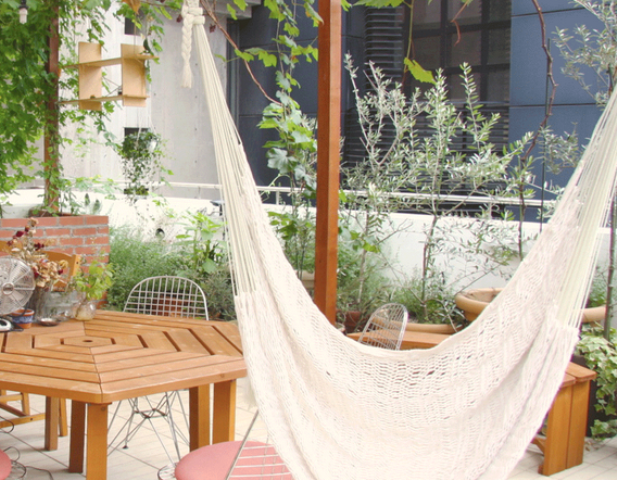 【心斎橋】スタッフさん同士仲良し♪また、他の業種の人たちとの交流もあったりと魅力がいっぱいのサロンで素敵な美容師を目指しましょう★ミナミにある木の温もり溢れるサロン“LiLo in veve（リロ イン ベベ）”からアシスタント（美容師）の求人★☆