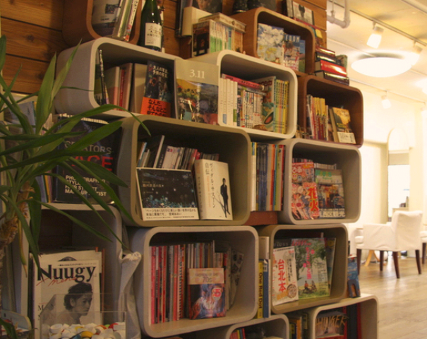 【心斎橋】スタッフさん同士仲良し♪また、他の業種の人たちとの交流もあったりと魅力がいっぱいのサロンで素敵な美容師を目指しましょう★ミナミにある木の温もり溢れるサロン“LiLo in veve（リロ イン ベベ）”からアシスタント（美容師）の求人★☆