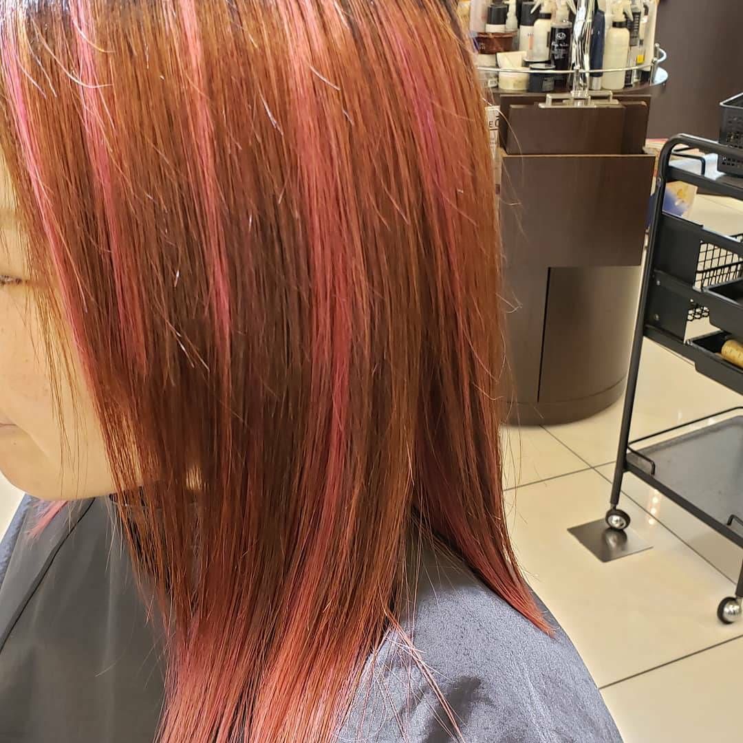 【近鉄八尾駅】≪月給24万円≫≪社会保険完備＆月9日休み≫産休や育休後のサポートもちゃんとあるので、パートさんも長く活躍できる環境ですよ！「OZZU 八尾店（オッズ ヤオテン）」からスタイリスト（美容師）の求人★☆