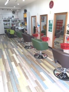 【高石綾園】「何でも気軽に話せるアットホームサロン」がコンセプトの「Cut House MG」からスタイリスト（美容師）の求人！！ご家族で来店されるお客様が多くフレンドリーな感覚で働けますよ☆★