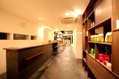 【高の原】月給23万円スタート!!≪完全週休二日制★日曜定休≫仕事とプライベートを両立させられる環境がバッチリ♪一人一人の意見を尊重してもらえるので、長く働きやすい環境ですよ!flan (フラン)からスタイリスト(美容師)の求人☆☆