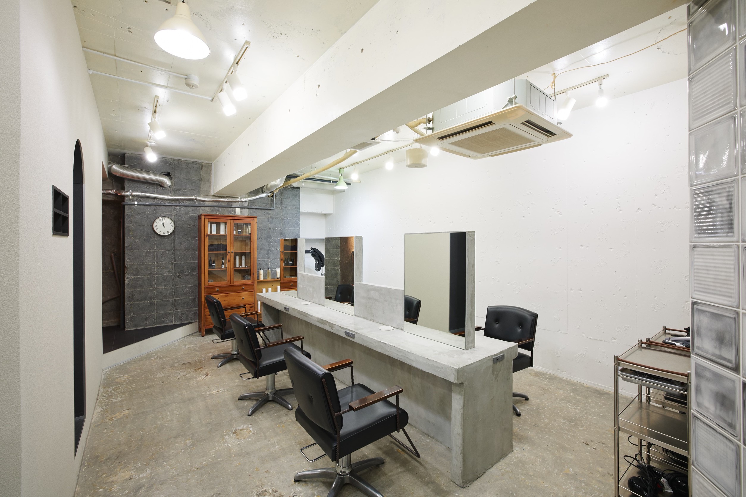 【曽根】《月給24万円スタート》《社会保険完備》「美容好き」な明るく前向きなスタッフばかり!互いを思いやりながらお店づくりをしています。各エリアに続々出店中の人気サロン「LUCE for hair.(ルーチェフォーヘアー)」からスタイリスト(美容師)の求人です☆★☆