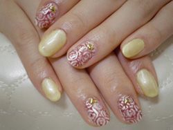 【四条】隠れ家プライベートサロン【Luna】スタッフさん同士の仲も良いアットホームで温かい雰囲気のサロンでお仕事をしましょう♪♪ 20時過ぎには帰れるサロンなので、お仕事とプライベートどちらも充実させましょう!!　ネイリスト(ネイルサロン)の求人