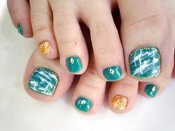 【四条】隠れ家プライベートサロン【Luna】スタッフさん同士の仲も良いアットホームで温かい雰囲気のサロンでお仕事をしましょう♪♪ 20時過ぎには帰れるサロンなので、お仕事とプライベートどちらも充実させましょう!!　ネイリスト(ネイルサロン)の求人