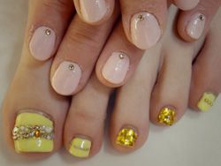 【四条】隠れ家プライベートサロン【Luna】スタッフさん同士の仲も良いアットホームで温かい雰囲気のサロンでお仕事をしましょう♪♪ 20時過ぎには帰れるサロンなので、お仕事とプライベートどちらも充実させましょう!!　ネイリスト(ネイルサロン)の求人