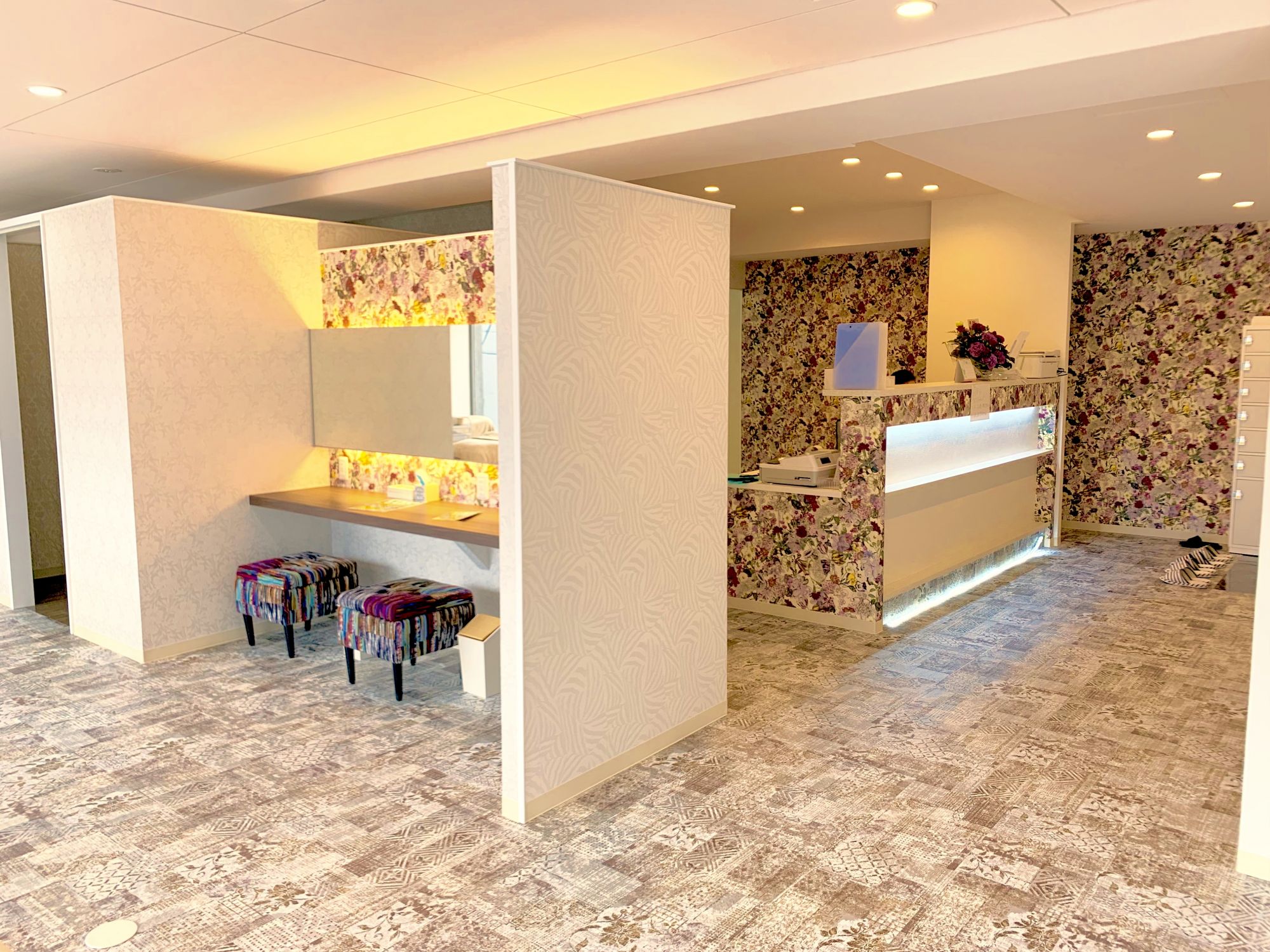 【京都駅】≪好待遇≫≪月8日休み≫≪希望休2日確約≫≪未経験OK！充実の研修体制≫≪残業なし≫≪社会保険完備≫≪有給休暇あり≫≪産休育休取得実績多数≫アイラッシュ以外のメニューも沢山そろったアイラッシュサロン「Luna 京都駅前店（ルナキョウトエキマエテン）」からアイリスト（アイデザイナー・まつげエクステ）の求人