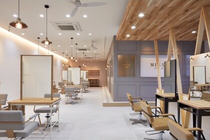 【小雑賀】≪月給21万円〜≫≪月8,9日休み、有休あり≫≪社会保険完備≫カラーとショートカットに強い！夢と希望とチャンスがあふれるお店で、楽しく活躍するスタッフさんばかり！人が育つ人気サロン「MERAK by CoRe.gn（メラクバイコア）」からアシスタント（美容師）の求人☆★☆