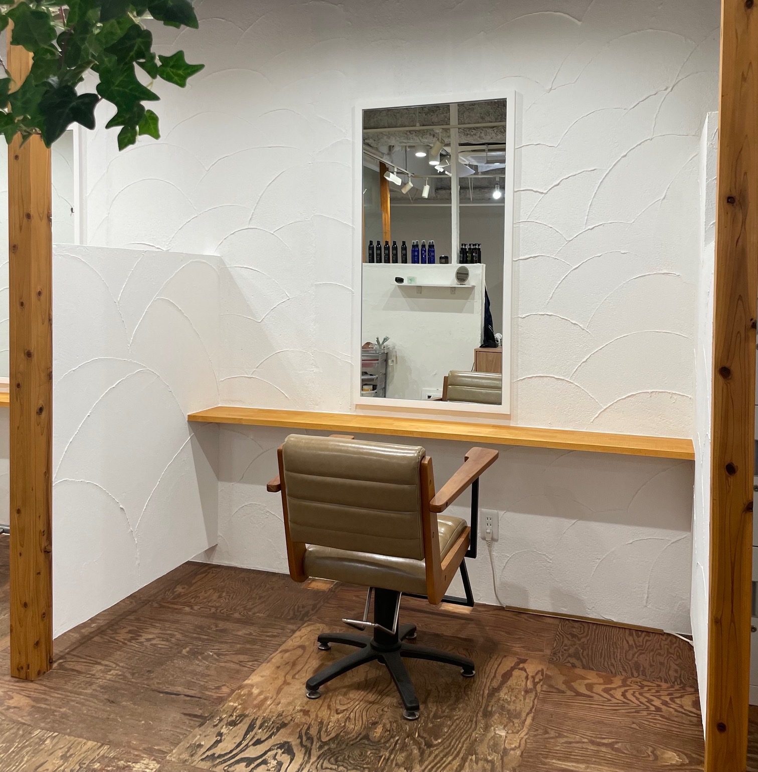 【三宮】≪完全週休2日制≫≪社会保険完備≫≪有給休暇あり≫1万円以上の高単価で一人一人のお客様としっかり関わることが出来る少人数制サロン！新しく入社した方の入客チャンスもしっかりあります！「Hair Salon Leaf（ヘアサロンリーフ）」からスタイリスト（美容室）の求人☆★