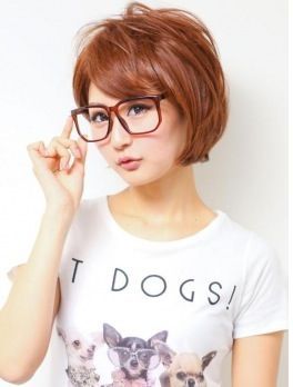 【三宮】≪社会保険完備≫≪月給20万円〜≫≪実働8時間≫芸能人、雑誌モデルさんも来店！コレクションのバックにも入ります！外国人風カラーをやりたいならココ！ヘアメイクにも強い「KANNA（カンナ）」から、アシスタント（美容師）の求人☆★