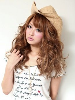 【三宮】≪社会保険完備≫≪月給20万円〜≫≪実働8時間≫芸能人、雑誌モデルさんも来店！コレクションのバックにも入ります！外国人風カラーをやりたいならココ！ヘアメイクにも強い「KANNA（カンナ）」から、アシスタント（美容師）の求人☆★