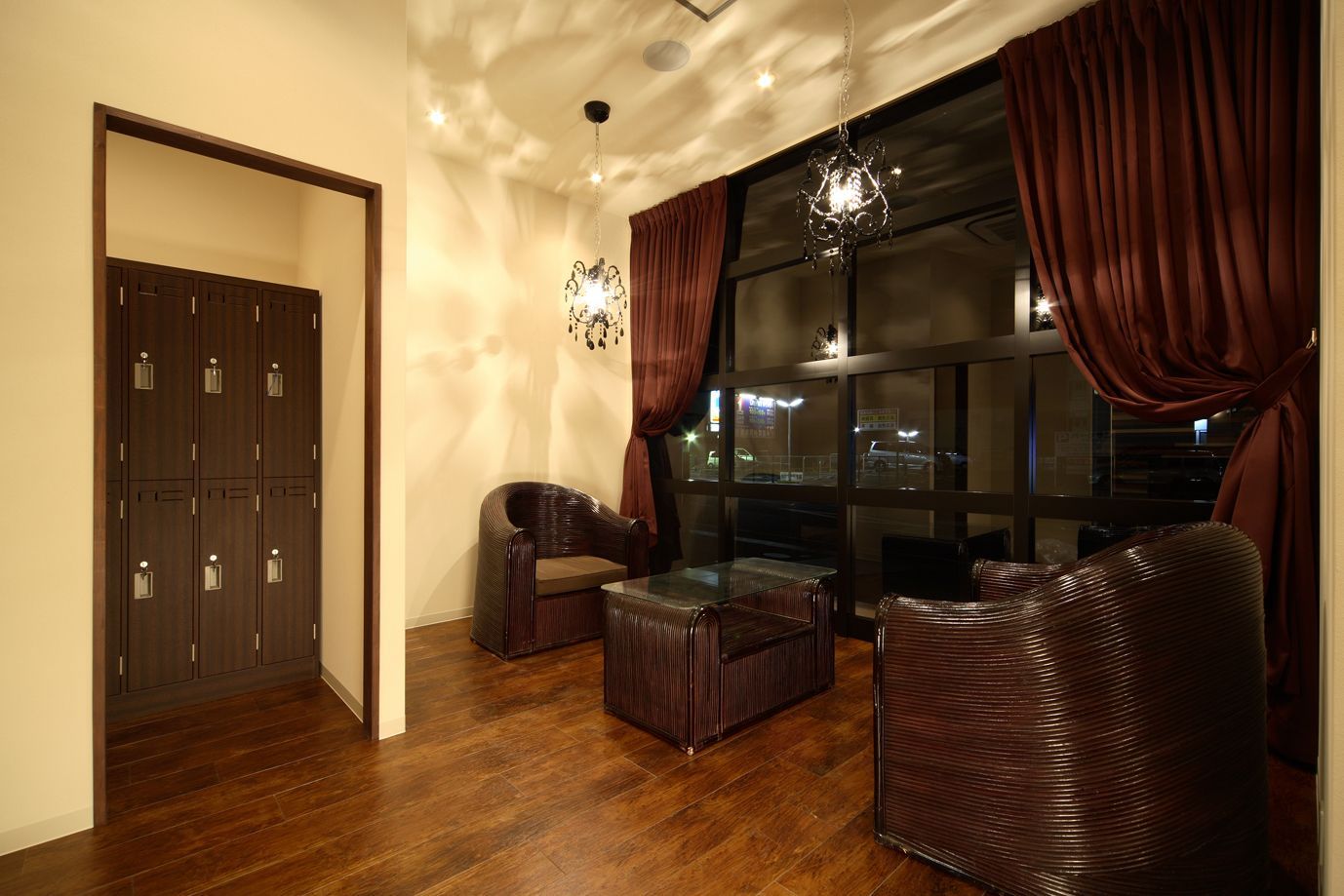 【和泉中央】≪月給18万円〜≫スタッフさんの意見をきちんと尊重してくれるオーナーさんの人柄が働きやすさの秘訣！「くだけ過ぎず、かたくなりすぎず」がコンセプトのサロン「LANIKAI」からアシスタント（美容師）の求人☆★☆