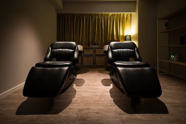 【高安】≪月8,9日休み≫日曜定休有り★入社後は新規のお客様はアナタ中心に入っていただきますよ！まるでカフェのようなアンティーク系サロン「att（アット）」からスタイリスト（美容師）の求人☆★