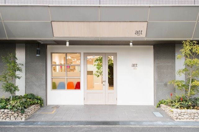 【高安】≪月8,9日休み≫日曜定休有り★入社後は新規のお客様はアナタ中心に入っていただきますよ！まるでカフェのようなアンティーク系サロン「att（アット）」からスタイリスト（美容師）の求人☆★