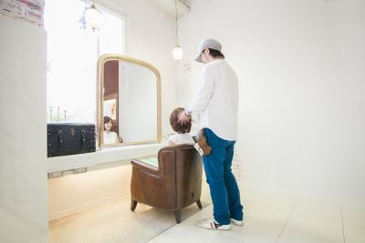 【枚方市】≪福利厚生としてトレーニングジム使用OK≫≪社会保険完備≫入客チャンス有り★ファミリーで来てもらえる暖かいサロンを作っていきます♪仕事もプライベーとも充実させられる環境ですよ!ジムも使用できるので運動が好きな方、筋トレ好きな方も大歓迎!★plum hair 香里ケ丘店(プラムヘアーコウリガオカテン)からスタイリスト(美容師)の求人☆☆
