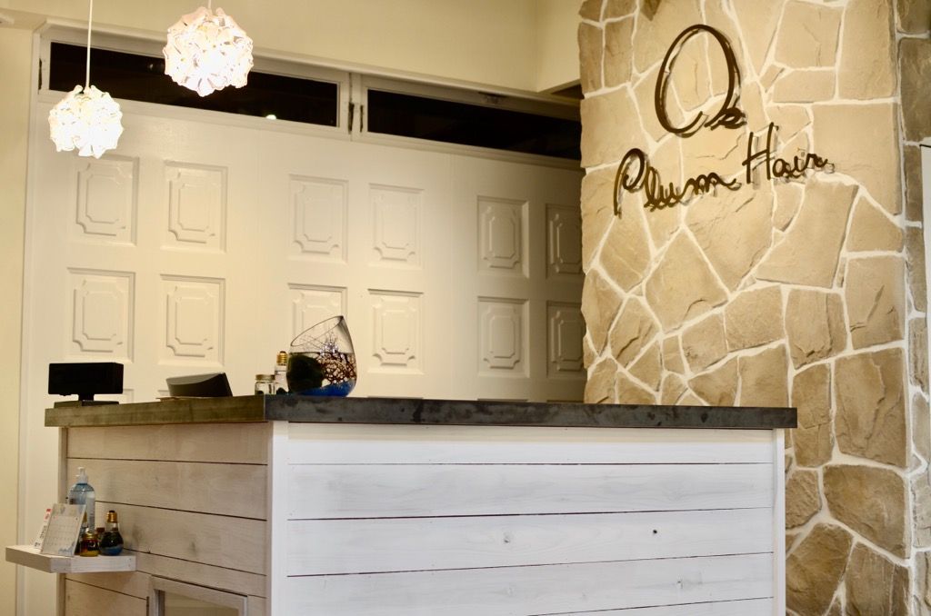 【法善寺】≪福利厚生としてトレーニングジム使用OK≫≪社会保険完備≫スタッフさんの定着率抜群！夏期休暇は最大9連休なので、仕事もプライベートも充実させて、長く活躍してくれる方をお待ちしています！ジムも使用できるので運動が好きな方、筋トレ好きな方も大歓迎！リニューアルした西海岸風お洒落サロン「Plum Hair（プラムヘアー）」からアシスタント（美容師）の求人★☆