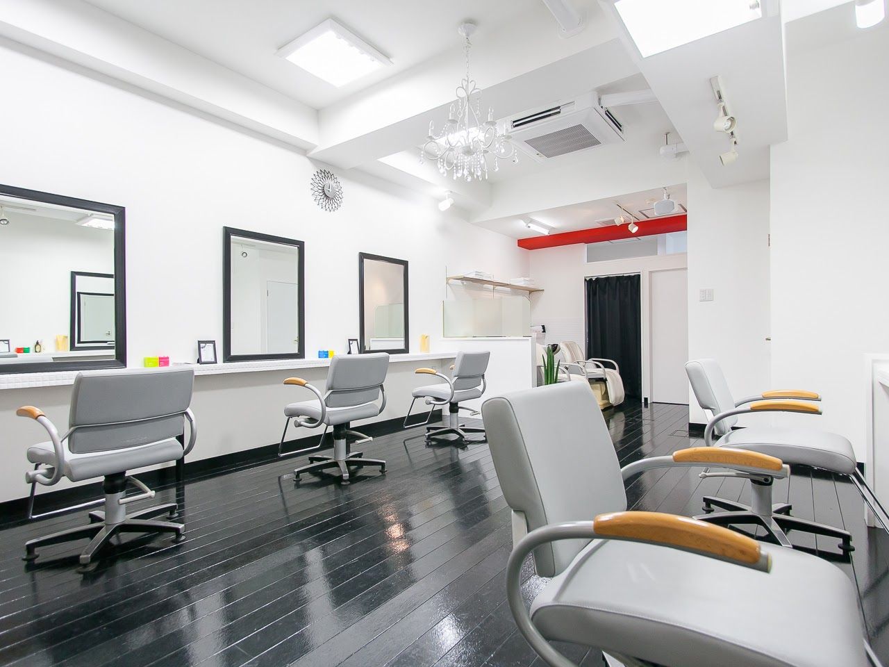 【南海岸和田】≪日曜定休≫≪17時受付締め≫≪月6〜10日選べる休日数≫≪社会保険完備≫産休育休もあり、女性が安心して活躍できるサロン！勤務日数も相談OK！限られた時間でもしっかり稼いで、家庭との両立もできますよ。「MK（エムケイ）」からスタイリスト（美容師）の求人☆★☆