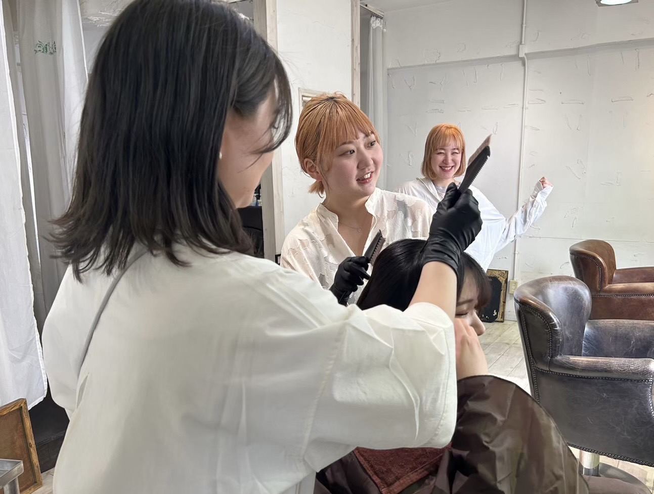 【松屋町】≪ウィッグ代支給&住宅手当あり≫≪育休産休実績あり&復帰後サポートあり≫≪社会保険完備&完全週休2日制≫営業内アカデミーで着実にスキルアップが目指せます!サロンワークだけでなく、スタイル作りも学べる環境です!ナチュラル系隠れ家サロン「tahie(タヒエ)」からアシスタント(美容師)の求人☆★☆