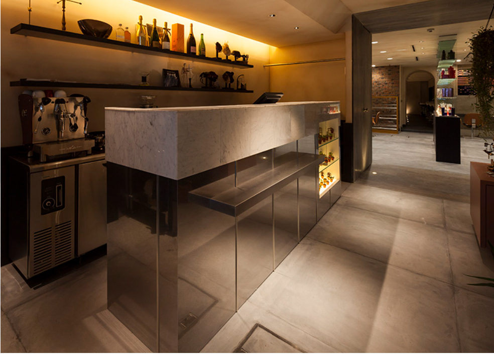 【元町】≪マンツーマンで入客可能≫≪入客チャンスあり≫≪社会保険完備≫≪月8日休み≫≪夏期休暇9連休あり≫一緒に集客をしていき、一人一人の個性を伸ばしていけるサロン「Evelyn&paige by CARRERA（エヴリンアンドペイジバイカレラ）」からスタイリスト（美容師）の求人★☆★