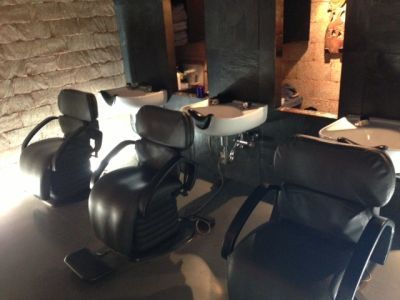 【堺東】平均退社は19時半、レッスンをしても21時★夏季休暇も最大8日間なので、プライベートも充実させることができますよ♪レッスンはマンツーマンで指導していただくチャンスもあるので、しっかり学んで、デビューを目指しましょう！！chou*chou (シュシュ)からアシスタント(美容師)の求人☆★