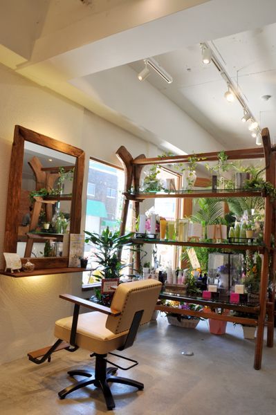 【中津】≪完全週休2日≫≪社会保険完備≫集客も順調で売上を立てやすい！頑張りはもちろん歩合で還元されますよ。アパレルなど他事業も展開する刺激のあるサロン「Regottz putri（リゴッツプトゥリ）」からスタイリスト（美容師）の求人☆★☆