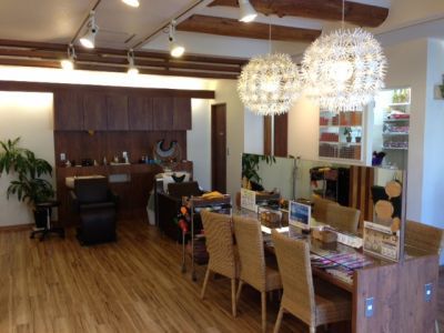 【枚方市】平均退社時間は19時で、レッスンをしても21時には帰れますよ♪お店が落ち着いている時には営業時間中のレッスンも可能★経験の浅い方でもやる気のある方なら歓迎★hair defence defi 枚方店 (ヘアディフェンスデフィヒラカタテン)からアシスタント(美容師)の求人☆★