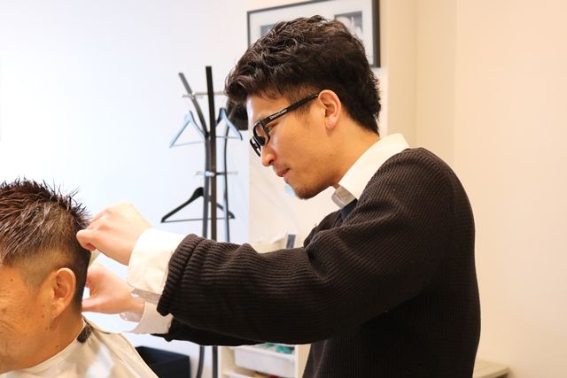 【西宮北口】≪社会保険完備≫≪月給28万円以上≫≪月7~10日休み≫≪時短勤務相談OK≫カットは1650円!一生懸命身につけた技術とお客様への思い、カタチにできるサロンで働きませんか。「Cut Room アクタ西宮店(カットルームアクタニシノミヤテン)」からスタイリスト(美容師)の求人☆★