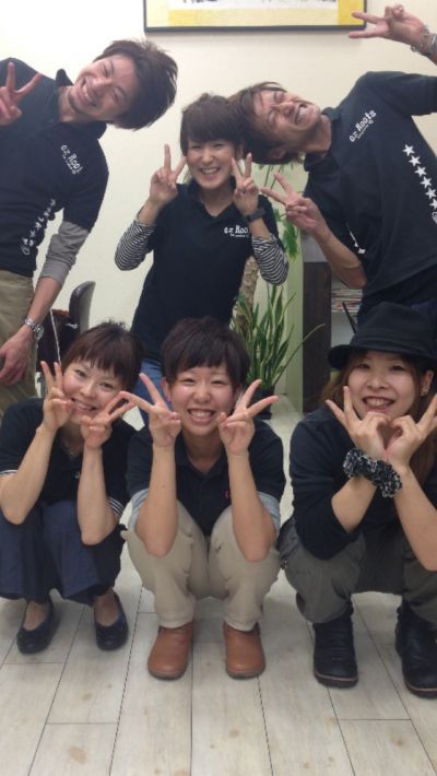 【御所】◆◇社会保険完備◇◆スタッフさんが長く活躍できるような職場環境が完備★コンテストや社内イベントも盛り沢山！！OZには様々なチャンスがあるので、一緒に成長してきましょう！未経験、新卒生、通信生OK★oz Roots (オズルーツ)からアシスタント(美容師)の求人☆★☆