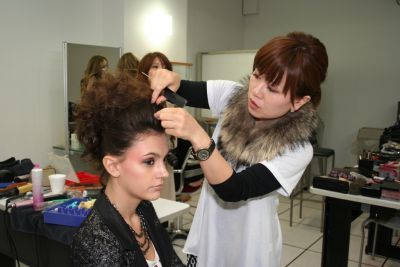 【大和八木】◆◇社会保険完備◇◆スタッフさんが長く安心して働ける職場環境完備★研修体制もしっかりしているので、経験が浅くても安心してくださいね♪仕事も遊びもいつも本気で取り組むスタッフさんが活躍するOZ Line (オズライン)からアシスタント(美容師)の求人☆★☆