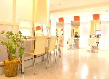 【天王寺】≪最低保証あり≫集客力があるので、どんどん入客できる!月8日などお休みも選べるのでプライベートも充実♪完全歩合、マンツーマン制!フリー45%・指名55%還元で頑張った分しっかり稼げます☆「edge origination 天王寺店(エッジオリジネーションテンノウジテン)」からスタイリスト(美容師)の求人☆★