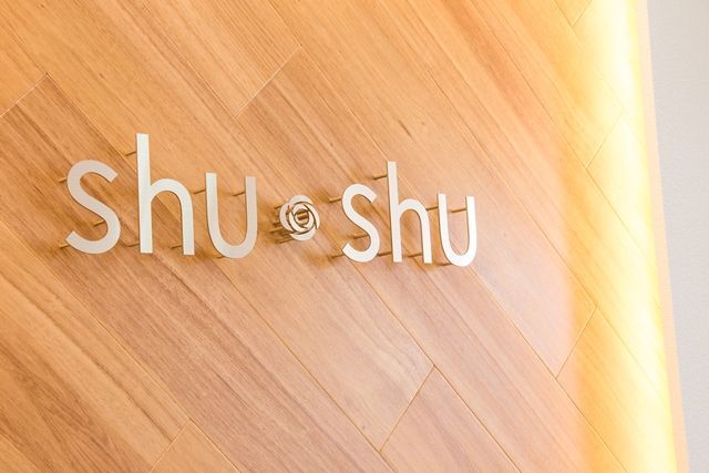 【ぶらくり丁】≪休日数は選択制≫≪土日休みも相談OK≫≪ママさん美容師活躍中！≫≪社会保険完備≫≪産休取得率100％≫時短社員は毎週土日休み！空いた時間でのレッスンも出来るので効率良く技術を学べます！充実した待遇と給与体制を用意しているので長く働いてもらえます！「shushu 本町店（シュシュ ホンマチテン）」からアシスタント（美容師）の求人☆★☆