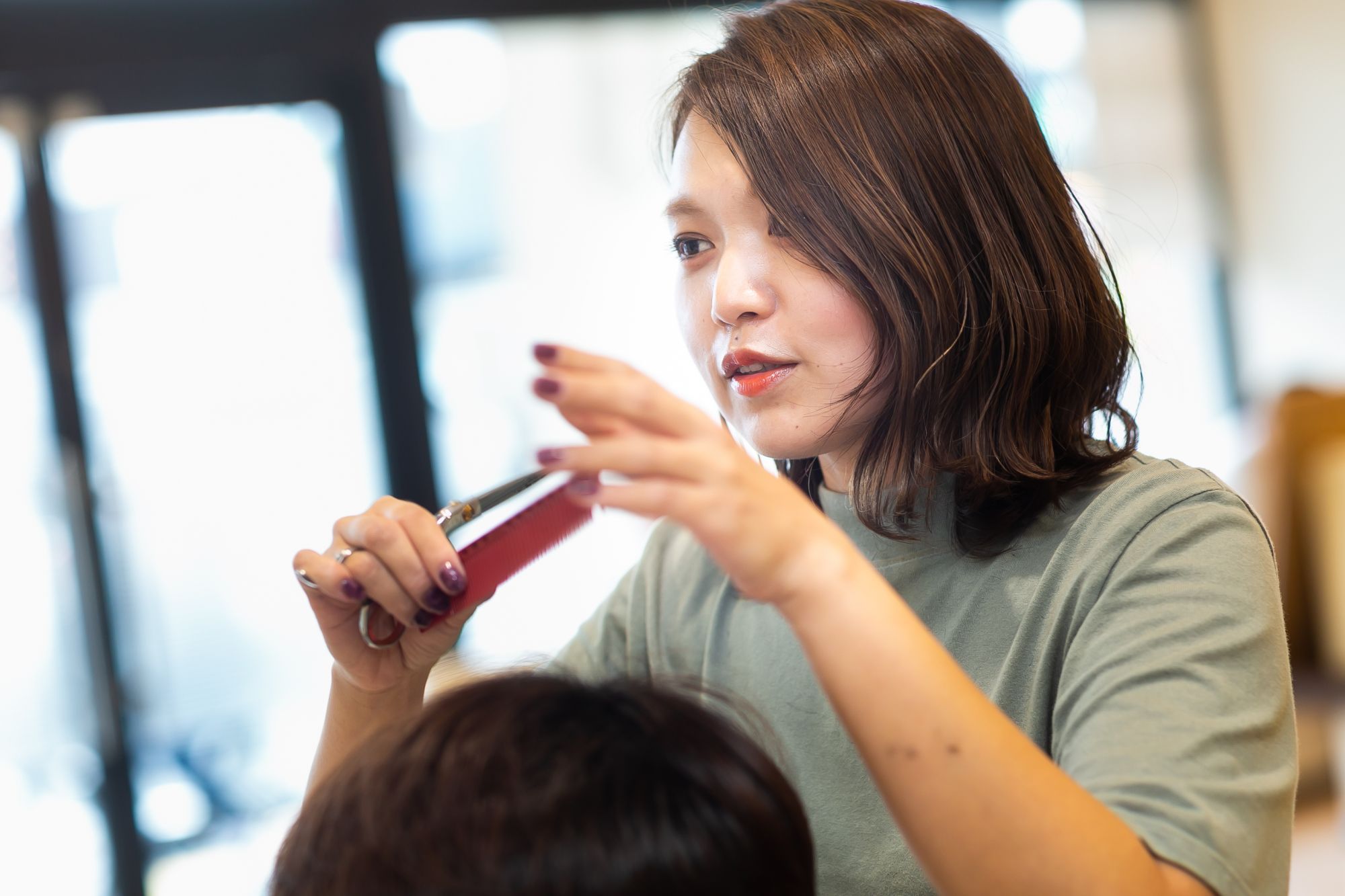 【松原市役所前】≪休日数は選択制≫≪土日休み相談OK≫≪社会保険完備≫≪産休取得率100％≫空いた時間でのレッスンも出来るので効率よく技術を学べます！充実した待遇・給与体制を用意！ママ美容師さんも活躍中ですよ！「HAIR’S GATE カナートモール松原店（ヘアーズゲートカナートモールマツバラテン）」からアシスタント（美容師）の求人☆★☆