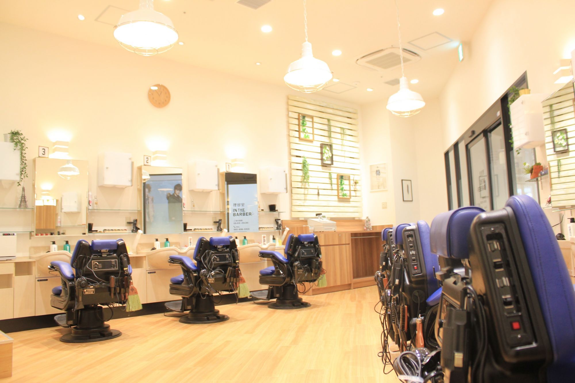 【羽倉崎】≪月7日休み≫≪ほぼ時間どおり退勤可能≫≪社会保険完備≫安心して勤務していける条件が整う理容室「IN THE BARBER 羽倉崎店（インザバーバーハグラザキテン）」から理容師（理容室）の求人☆★