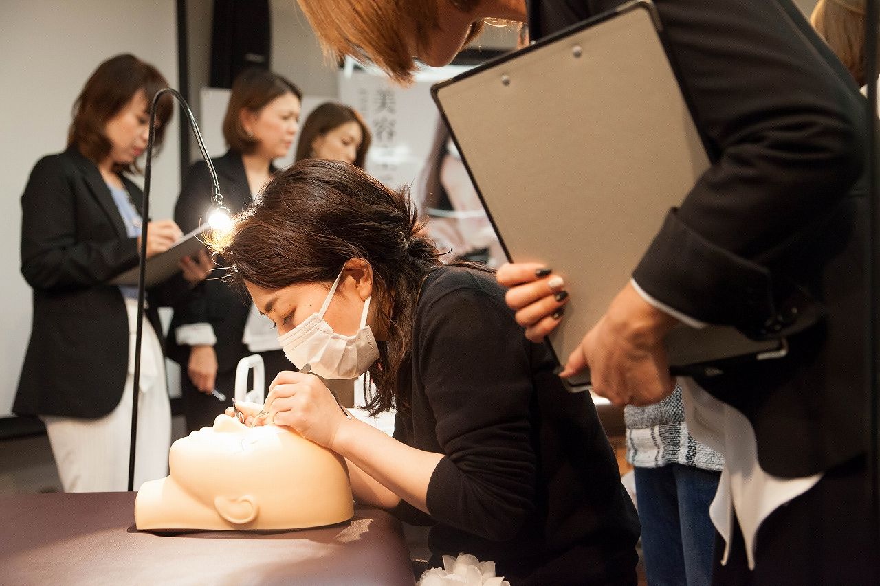 【金剛】≪完全週休2日≫≪有給休暇あり≫≪社会保険完備≫南大阪で「長く働けるサロン」として展開しているアイラッシュサロンです。福利厚生も整い、高い技術力だからお客様としっかり向き合えます！未経験の方は講師に教えてもらえる環境です！「ミニョンアイラッシュデザインサロン 金剛店（ミニョンアイラッシュデザインサロンコンゴウテン）」アイリスト（アイデザイナー・まつげエクステ）の求人★☆★