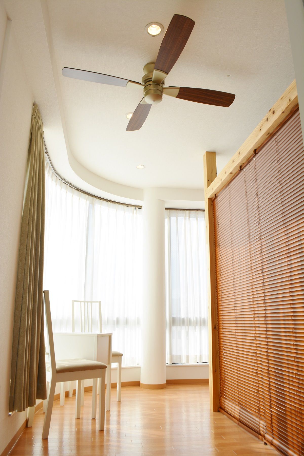 【金剛】≪完全週休2日≫≪有給休暇あり≫≪社会保険完備≫南大阪で「長く働けるサロン」として展開しているアイラッシュサロンです。福利厚生も整い、高い技術力だからお客様としっかり向き合えます！未経験の方は講師に教えてもらえる環境です！「ミニョンアイラッシュデザインサロン 金剛店（ミニョンアイラッシュデザインサロンコンゴウテン）」アイリスト（アイデザイナー・まつげエクステ）の求人★☆★