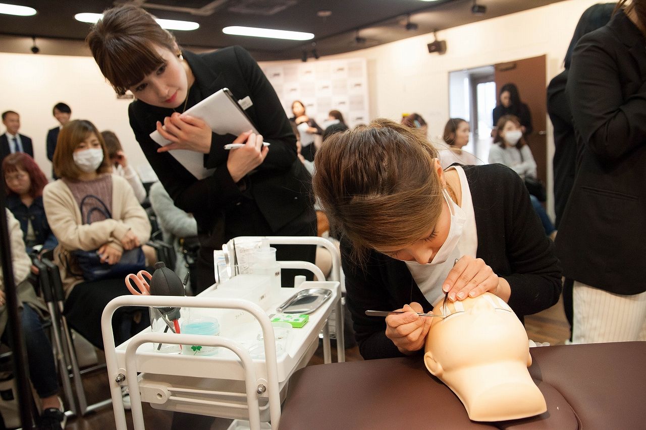 【堺東】≪完全週休2日≫≪有給休暇あり≫≪社会保険完備≫経験者のパート募集中です！教育体制に強みがあります！しっかりした技術を身につけて、たくさんのお客さんに支持されたい。そんなかたにピッタリ！「ミニョンアイラッシュデザインサロン 堺東店（ミニョンアイラッシュデザインサロンサカイヒガシテン）」からアイリスト（アイデザイナー・まつげエクステ）の求人☆☆