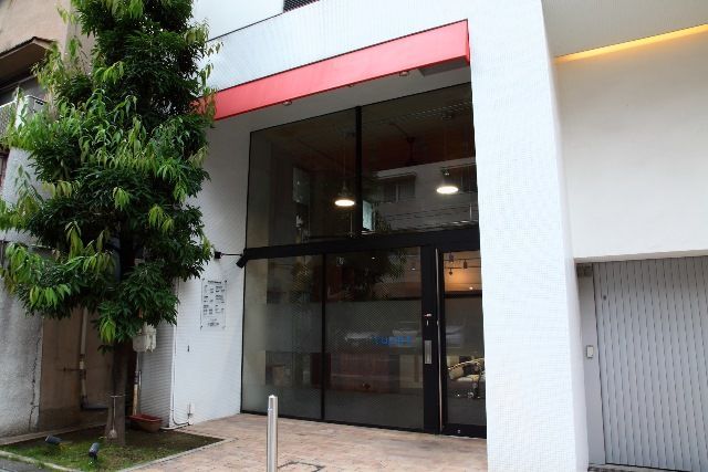 【西長堀】≪月6〜10日休み選択制≫≪土日休みOK≫≪1日8.5時間勤務≫ノルマ一切なし!指名制のサロンでないためどんどん入客出来る!地元のお客様に支持されている、地域密着型のアットホームサロン!「lucht(ルフト)」からスタイリスト(美容師)の求人★☆