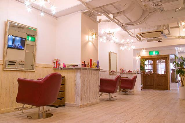 【天神橋筋六丁目】≪完全週休2日制！社会保険完備！営業時間内レッスン中心≫エクステや特殊系カラーなども人気の“NEU!z SCHOEN（ノイズシェーン）”スタッフが増えたら週休2日制を目指しています！アシスタント（美容師）求人☆★☆