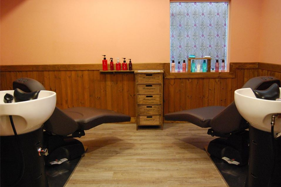 【天神橋筋六丁目】≪完全週休2日制！社会保険完備！営業時間内レッスン中心≫エクステや特殊系カラーなども人気の“NEU!z SCHOEN（ノイズシェーン）”スタッフが増えたら週休2日制を目指しています！アシスタント（美容師）求人☆★☆