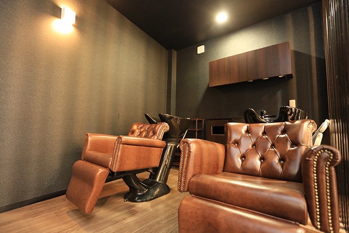 【熊取】≪月給22万円≫≪月8日休み・月2回の日曜日休み&だんじり休みあり≫≪平均19時退勤&早上がり制度あり≫高いリピート率により口コミ高評価な人気ヘアサロン！髪質改善メニューが大人気！「ONE FAITH（ワンフェイス）」からアシスタント（美容師）の求人☆☆