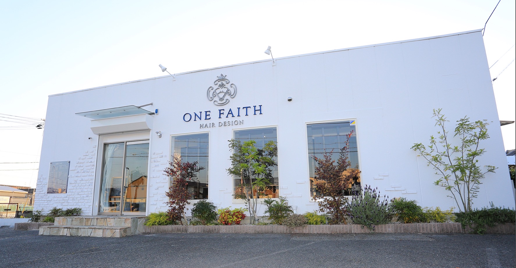 【熊取】≪月給22万円≫≪月8日休み・月2回の日曜日休み&だんじり休みあり≫≪平均19時退勤&早上がり制度あり≫高いリピート率により口コミ高評価な人気ヘアサロン！髪質改善メニューが大人気！「ONE FAITH（ワンフェイス）」からアシスタント（美容師）の求人☆☆