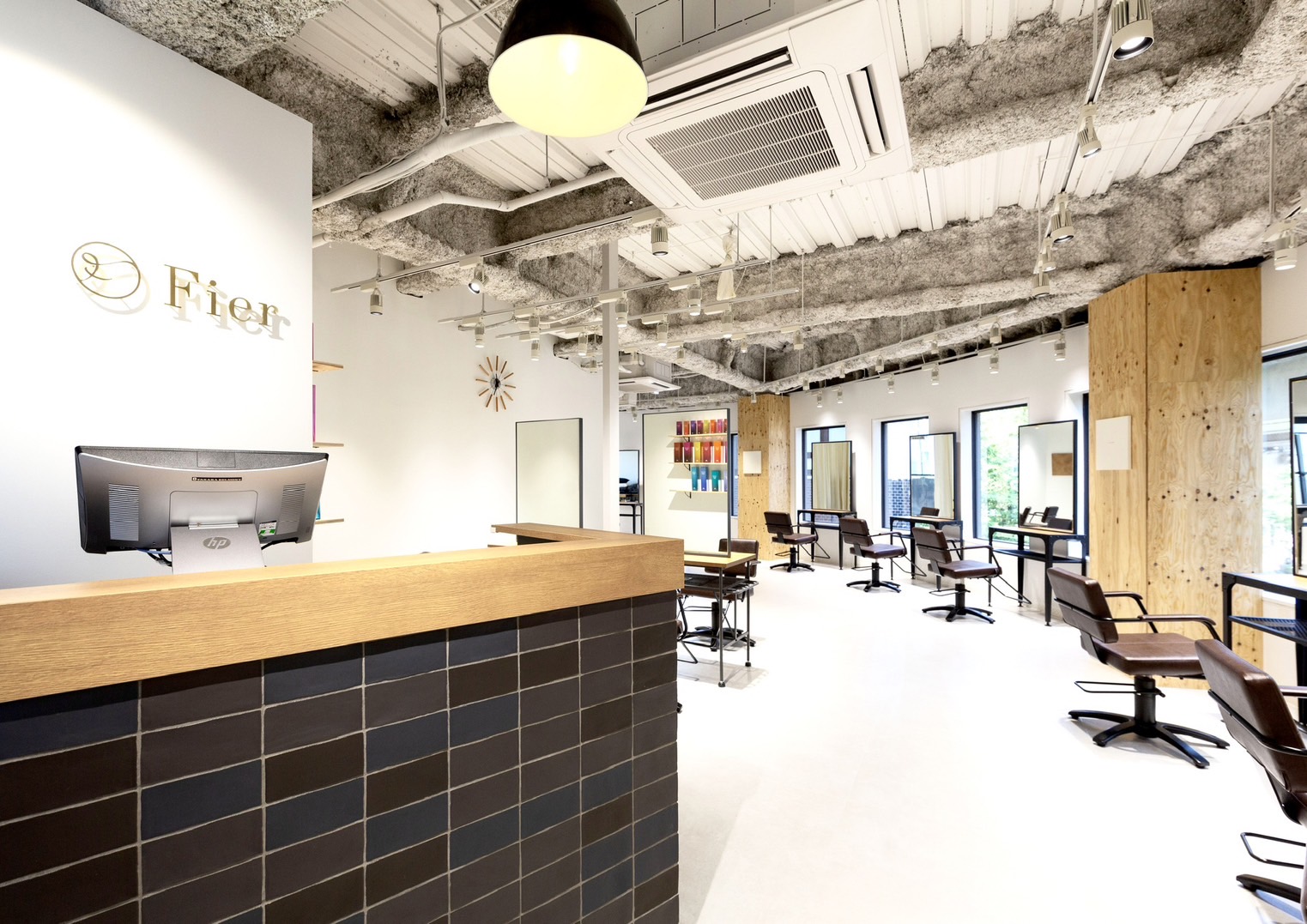 【茶屋町】≪完全週休2日制≫≪実働8時間≫≪社会保険完備≫≪営業中レッスンにより最短2年デビュー≫お客様満足はもちろんスタッフ満足を第一に考えた働きやすい環境です!「Fier umeda(フィエルウメダ)」からアシスタント(美容師)の求人☆☆