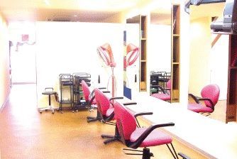 【八戸の里】◆◇社会保険完備◇◆新規のお客様への入客のチャンスも◎ヘアー以外の技術も習得可能なので、活躍の場は幅広いですよ★トータルビューティーサロンBALFIT (バルフィット)からスタイリスト(美容師)の求人☆☆
