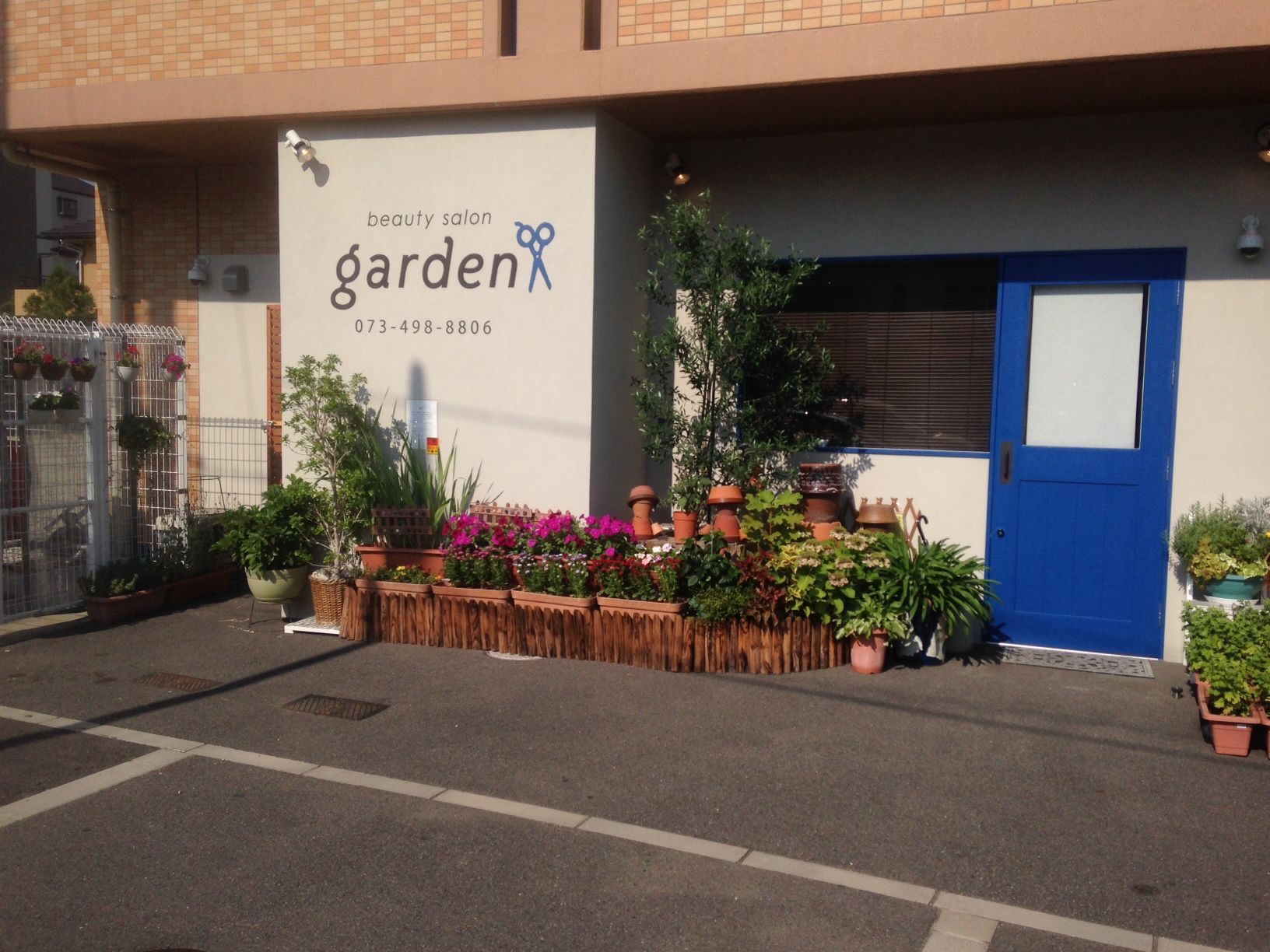 【和歌山駅近く】≪働きやすさ抜群≫お客様に実際使う検定のみで営業前、営業中レッスンでデビュー!日曜日も含めた月7,8日休みでプライベートも充実☆アシスタント給与20万円以上の実績あり!ネイル、まつげエクステ、ヘアのトータルビューティサロン「BeautySalon garden(ガーデン)」からアシスタント(美容師)の求人☆★☆