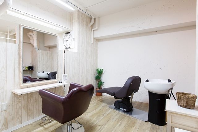 【和歌山駅近く】≪働きやすさ抜群≫お客様に実際使う検定のみで営業前、営業中レッスンでデビュー!日曜日も含めた月7,8日休みでプライベートも充実☆アシスタント給与20万円以上の実績あり!ネイル、まつげエクステ、ヘアのトータルビューティサロン「BeautySalon garden(ガーデン)」からアシスタント(美容師)の求人☆★☆