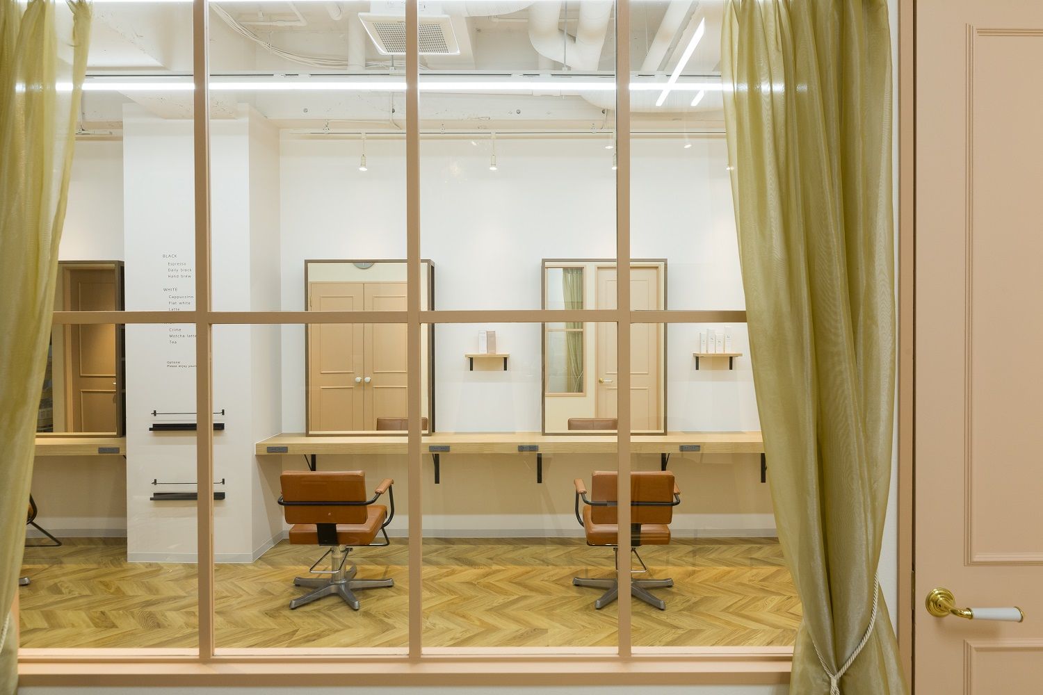 【文の里】≪定着率91%≫≪社会保険完備の日祝定休≫≪企業型iDeCoへ加入できる!≫平均月収30万円以上!営業後のレッスンも無いのでプライベートも充実!「Rema by emt(レーマバイエント)」からスタイリスト(美容師)の求人☆☆